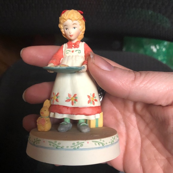 1998 Hallmark “A Spoonful of Stars” Figurine- 521 $20 or $15 w/offer - Picture 1 of 3